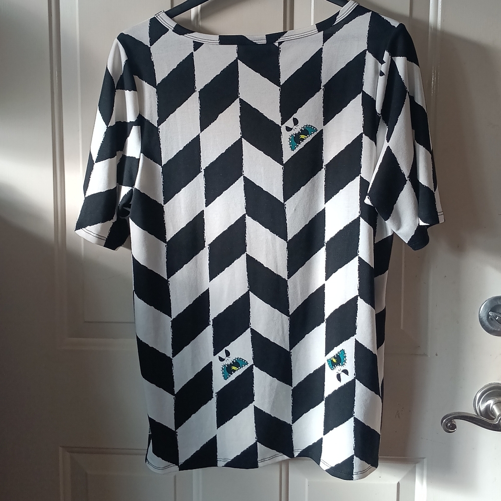 Black and White Chevron Pattern Lularoe Jack Skellington Pullover Size XL